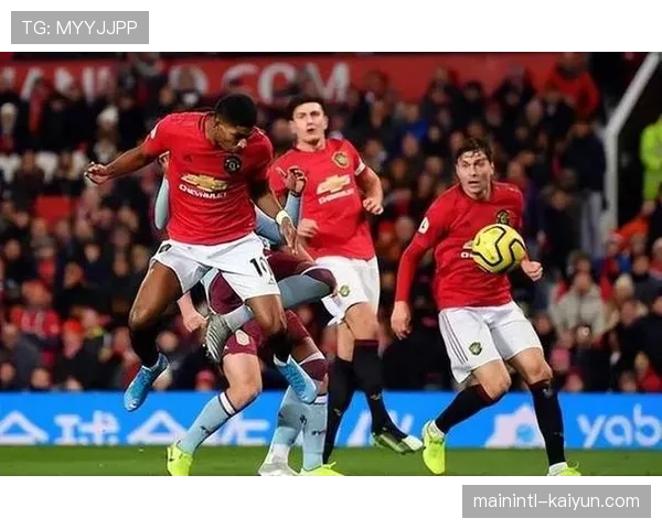 曼联对阵阿斯顿维拉 双方中场争夺凸显战术纪律性